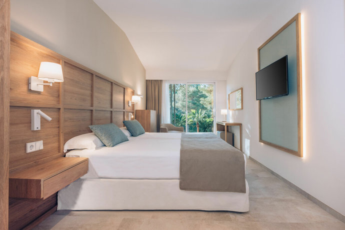 Imagen de la habitación del Hotel Iberostar Cala Domingos. Foto 12