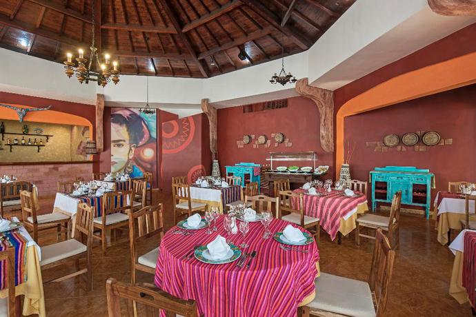 Imagen del bar/restaurante del Hotel Iberostar Daiquiri. Foto 10