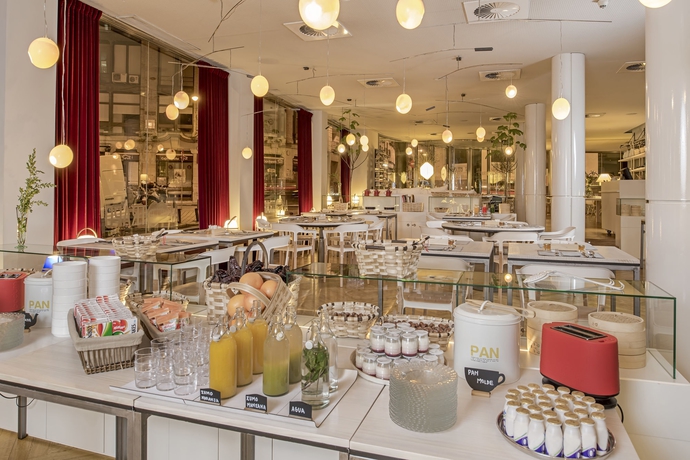 Imagen del bar/restaurante del Hotel Iberostar Las Letras Gran Via. Foto 2