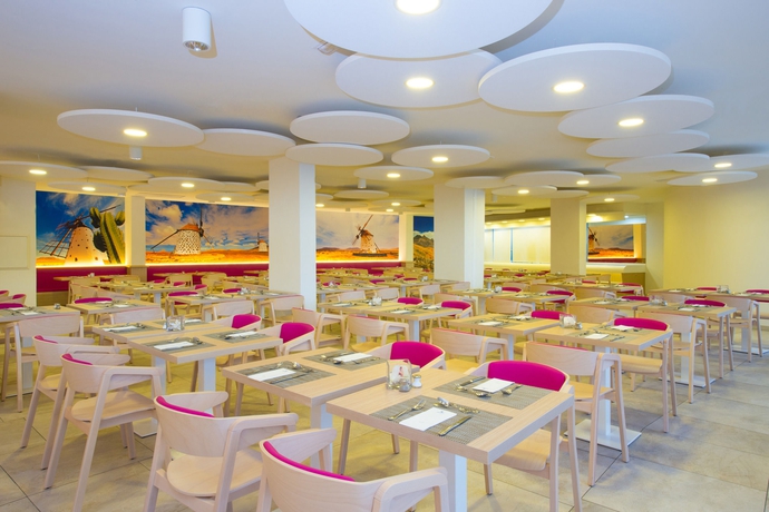 Imagen del bar/restaurante del Hotel Iberostar Playa Gaviotas. Foto 3