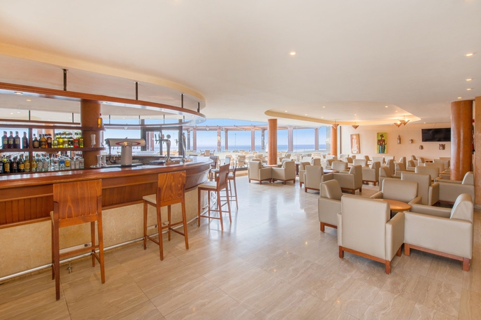 Imagen del bar/restaurante del Hotel Iberostar Playa Gaviotas. Foto 4