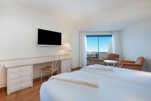 Imagen de la habitación del Hotel Iberostar Selection Andaluc&iacute;a Playa. Foto 4