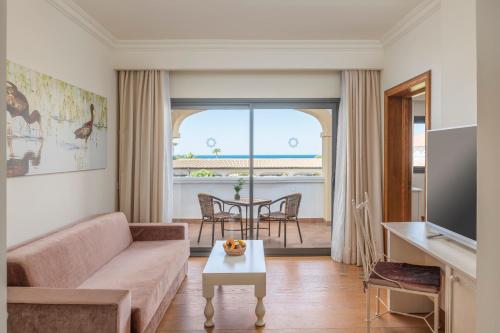 Imagen de la habitación del Hotel Iberostar Selection Andaluc&iacute;a Playa. Foto 8