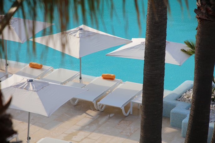 Imagen de la piscina del Hotel Iberostar Selection Andalucía Playa. Foto 16