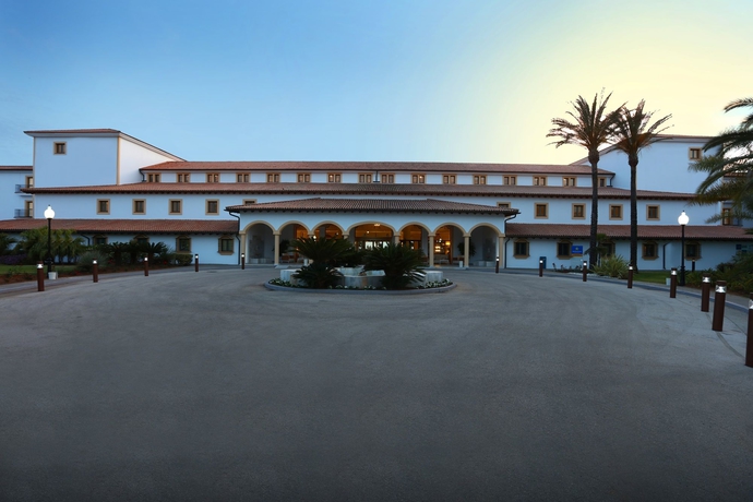 Imagen de los exteriores del Hotel Iberostar Selection Andalucía Playa. Foto 9