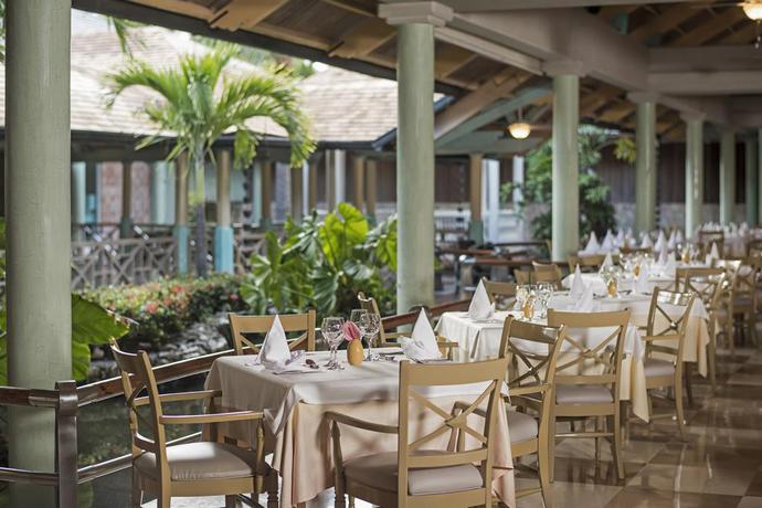 Imagen del bar/restaurante del Hotel Iberostar Selection Bávaro Suites. Foto 8