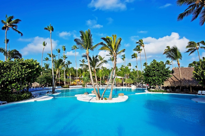 Imagen de la piscina del Hotel Iberostar Selection Bávaro Suites. Foto 14