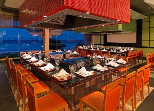 Imagen del bar/restaurante del Hotel Iberostar Selection Cancún. Foto 3