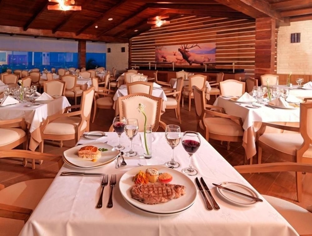 Imagen del bar/restaurante del Hotel Iberostar Selection Cancún. Foto 5