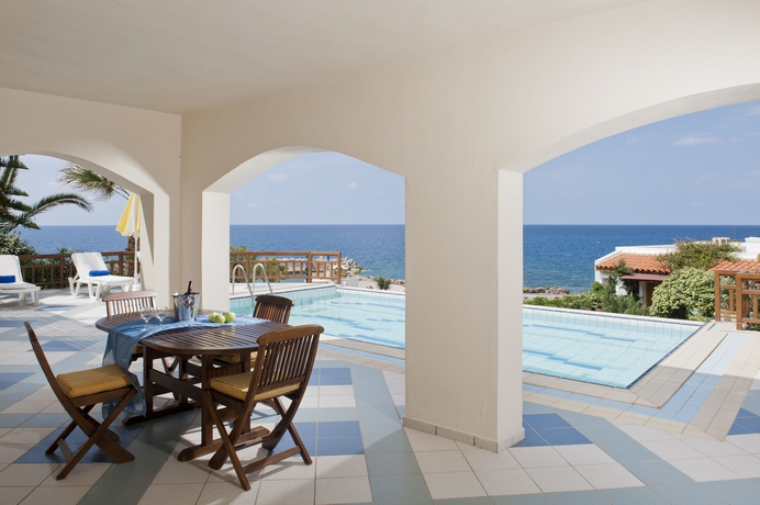 Imagen de la piscina del Hotel Iberostar Selection Creta Marine. Foto 12