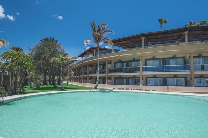 Imagen de la piscina del Hotel Iberostar Selection Fuerteventura Palace. Foto 16