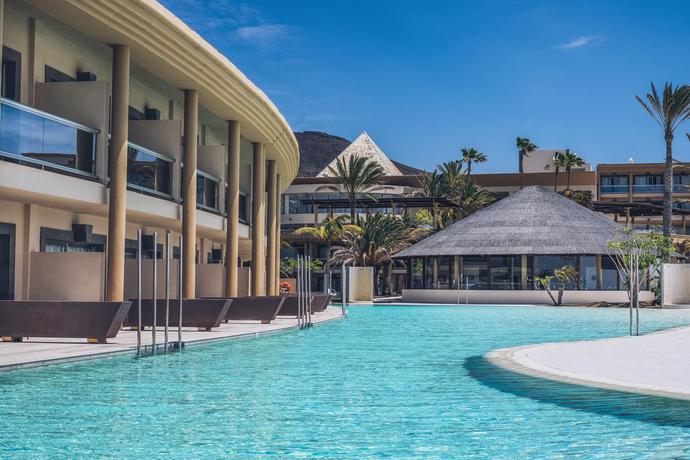 Imagen de la piscina del Hotel Iberostar Selection Fuerteventura Palace. Foto 17