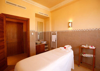 Imagen de la piscina del Hotel Iberostar Selection Kantaoui Bay. Foto 12