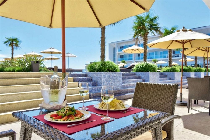 Imagen del bar/restaurante del Hotel Iberostar Selection Lagos Algarve. Foto 4