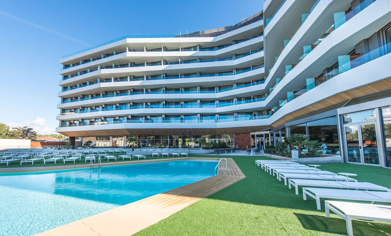 Imagen de la piscina del Hotel Iberostar Selection Llaut Palma - Adults Only. Foto 9