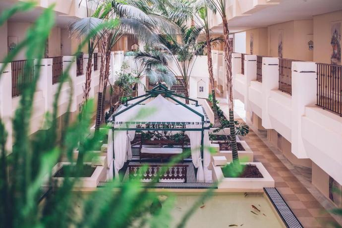 Imagen de los interiores del Hotel Iberostar Selection Marbella Coral Beach. Foto 17