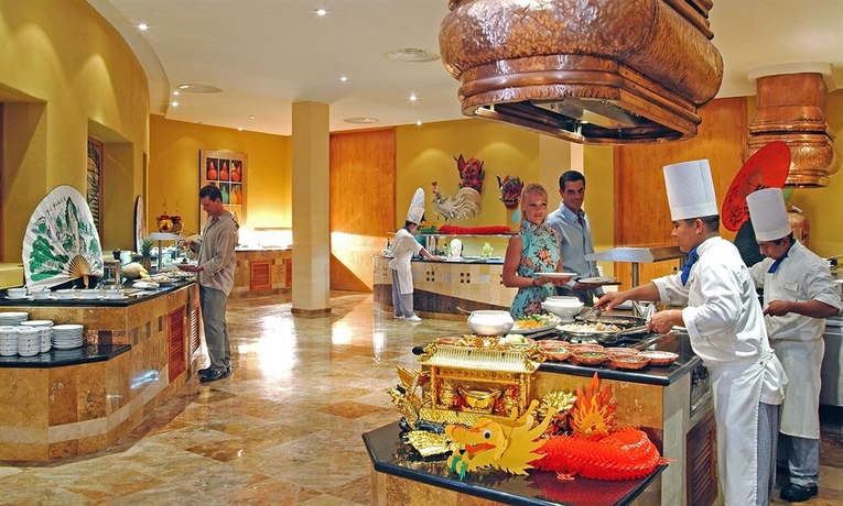 Imagen del bar/restaurante del Hotel Iberostar Selection Paraíso Lindo - All Inclusive. Foto 2