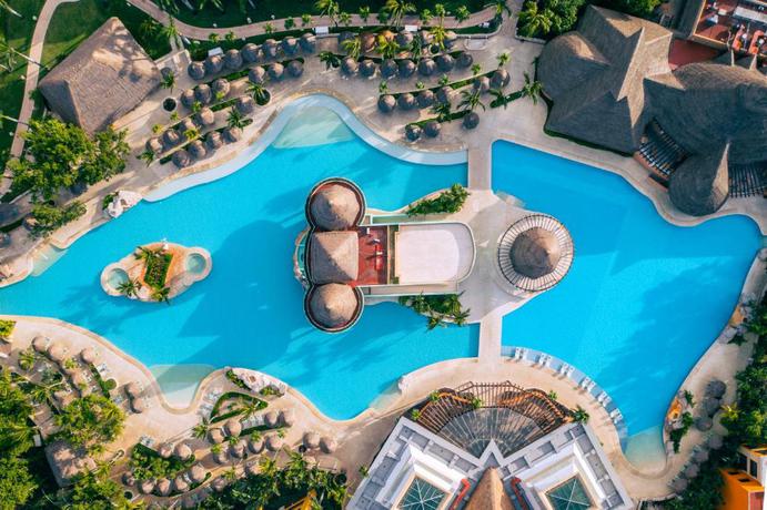 Imagen de la piscina del Hotel Iberostar Selection Para&iacute;so Lindo - All Inclusive. Foto 16