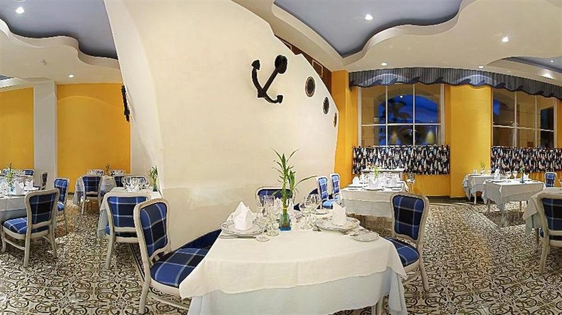 Imagen del bar/restaurante del Hotel Iberostar Selection Rose Hall Suites. Foto 2