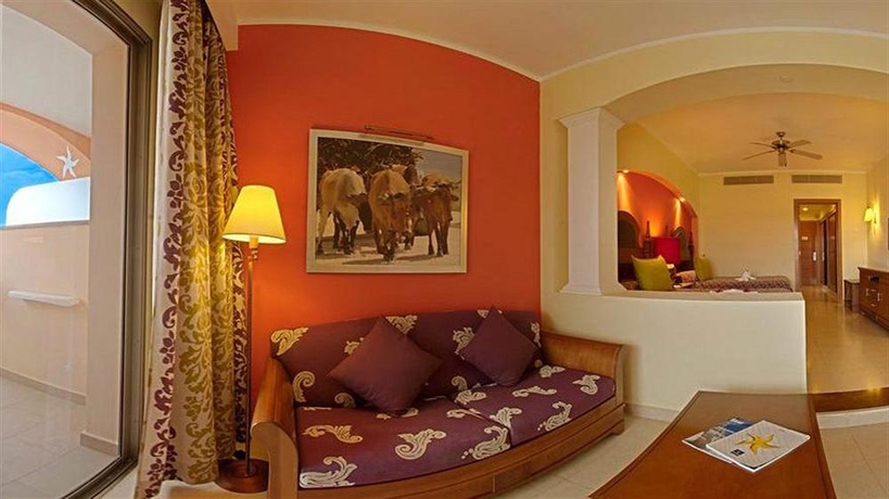 Imagen de los interiores del Hotel Iberostar Selection Rose Hall Suites. Foto 11