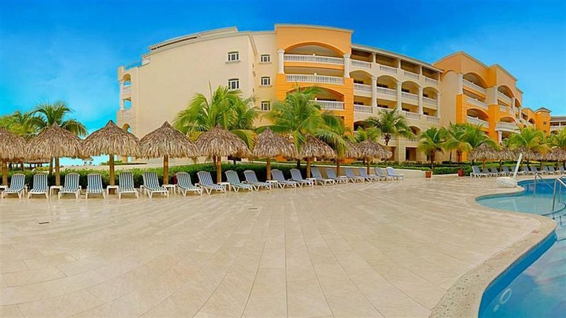 Imagen de los exteriores del Hotel Iberostar Selection Rose Hall Suites. Foto 9