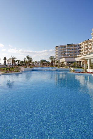 Imagen de la piscina del Hotel Iberostar Selection Royal El Mansour. Foto 15