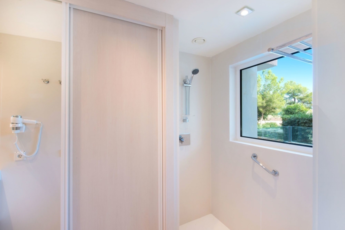 Imagen de la habitación del Hotel Iberostar Selection Santa Eulalia Ibiza - Adults-only. Foto 8