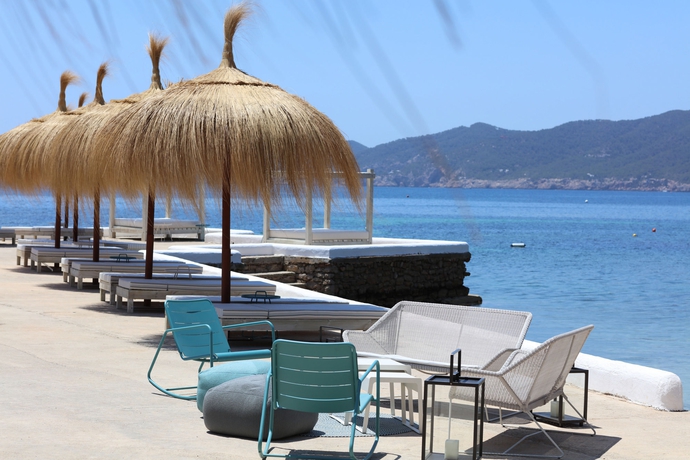 Imagen del bar/restaurante del Hotel Iberostar Selection Santa Eulalia Ibiza - Adults-only. Foto 5