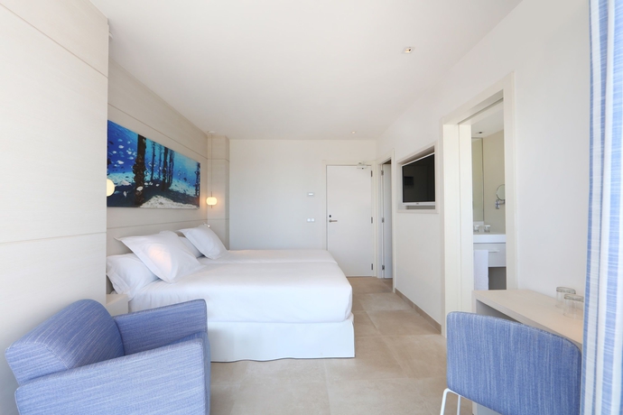 Imagen de la habitación del Hotel Iberostar Selection Santa Eulalia Ibiza - Adults-only. Foto 14