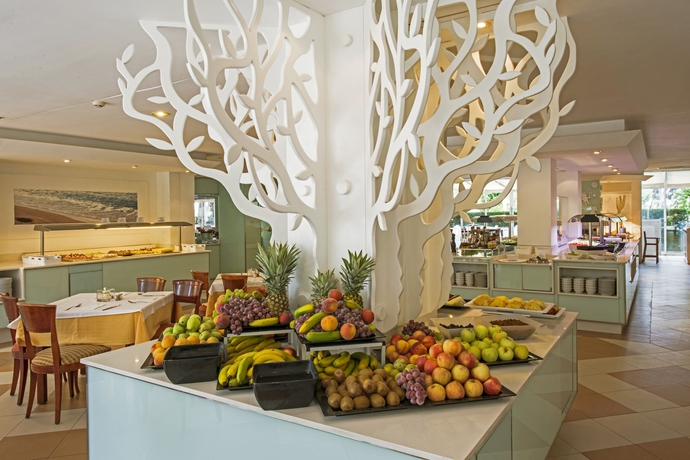 Imagen del bar/restaurante del Hotel Iberostar Waves Alcudia Park. Foto 13