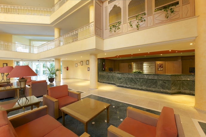 Imagen de los interiores del Hotel Iberostar Waves Averroes. Foto 5
