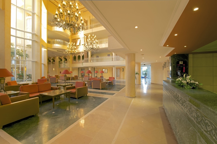 Imagen de los interiores del Hotel Iberostar Waves Averroes. Foto 6