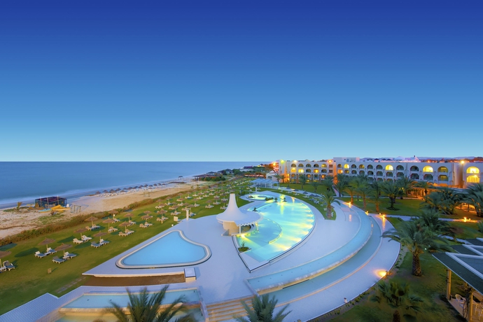 Imagen de los exteriores del Hotel Iberostar Waves Averroes. Foto 4