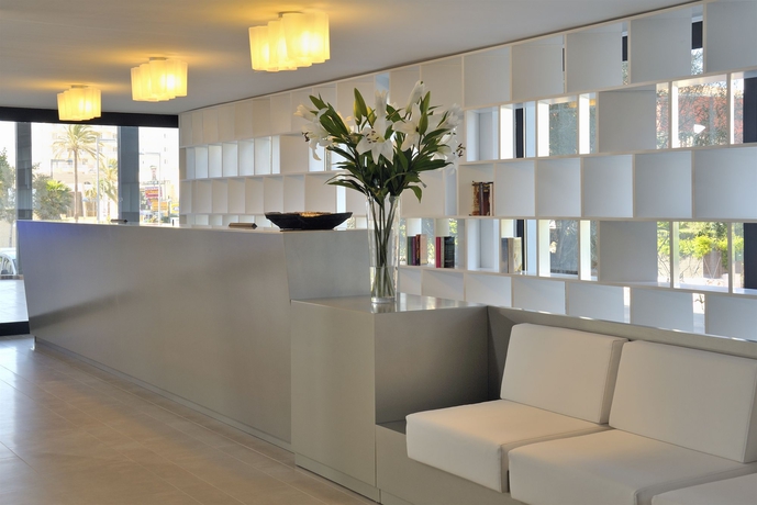 Imagen de los interiores del Hotel Iberostar Waves Bahía De Palma -adults Only. Foto 11