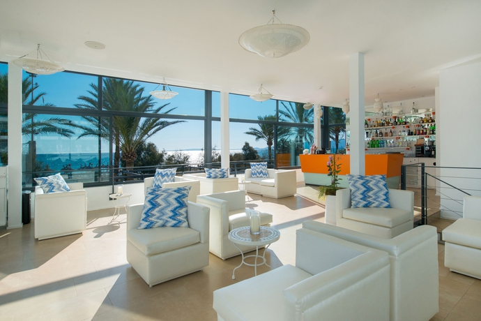 Imagen del bar/restaurante del Hotel Iberostar Waves Bahía De Palma -adults Only. Foto 4