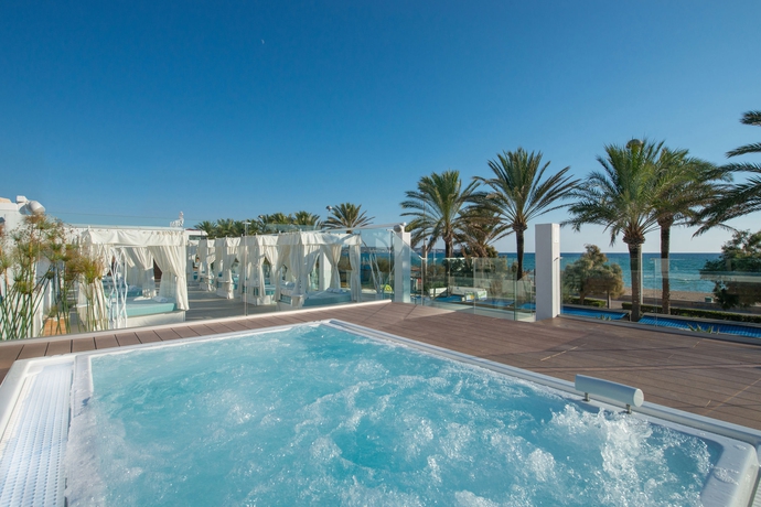 Imagen de los exteriores del Hotel Iberostar Waves Bahía De Palma -adults Only. Foto 9