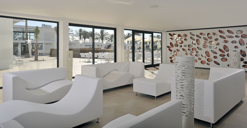 Imagen de los interiores del Hotel Iberostar Waves Bahía De Palma -adults Only. Foto 13