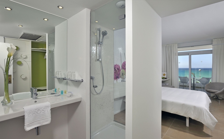 Imagen de la habitación del Hotel Iberostar Waves Bahía De Palma -adults Only. Foto 7