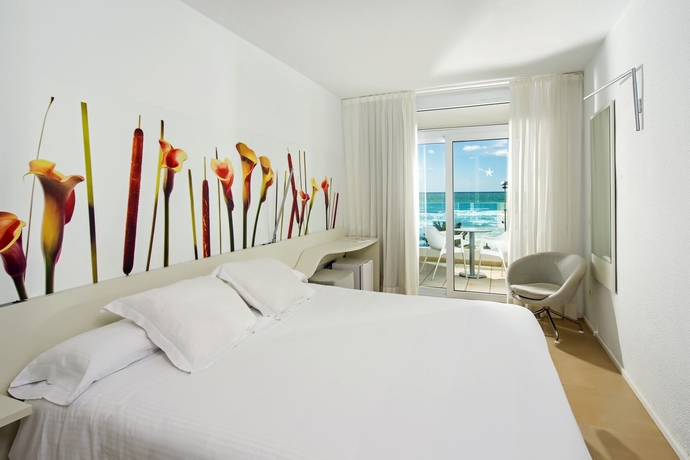 Imagen de la habitación del Hotel Iberostar Waves Bahía De Palma -adults Only. Foto 8