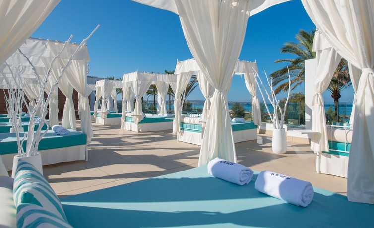 Imagen de la piscina del Hotel Iberostar Waves Bahía De Palma -adults Only. Foto 14