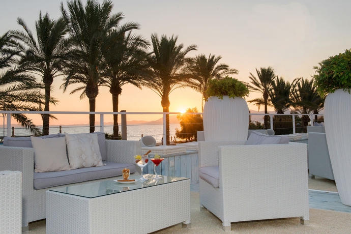 Imagen de la piscina del Hotel Iberostar Waves Bahía De Palma -adults Only. Foto 16