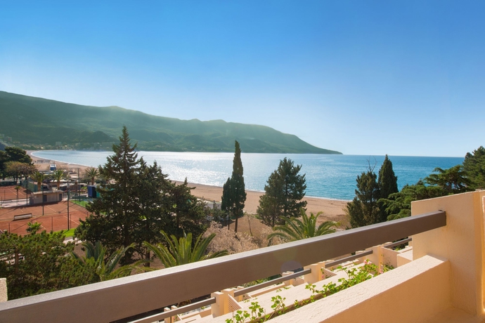 Imagen de los exteriores del Hotel Iberostar Waves Bellevue. Foto 11