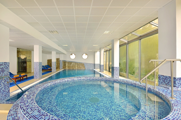 Imagen de la piscina del Hotel Iberostar Waves Bellevue. Foto 15