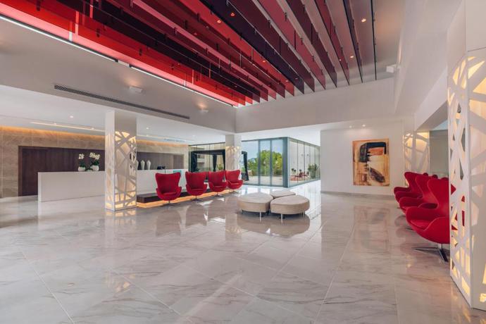 Imagen general del Hotel Iberostar Waves Cala Millor -Adults Only. Foto 10