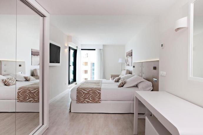 Imagen general del Hotel Iberostar Waves Cala Millor -Adults Only. Foto 14