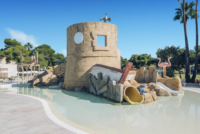 Imagen de los exteriores del Hotel Iberostar Waves Club Cala Barca. Foto 12