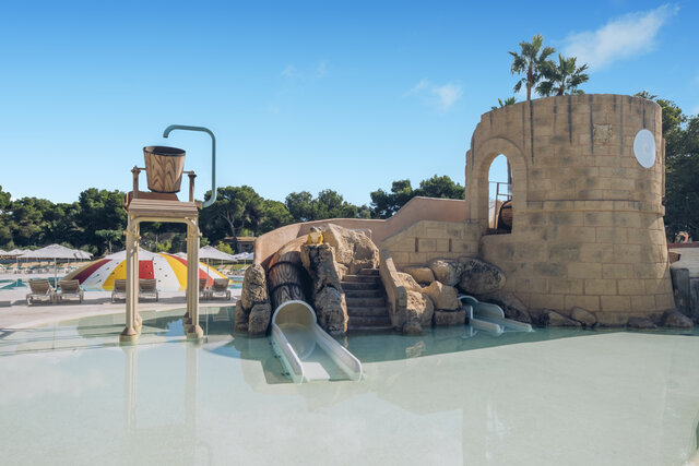 Imagen de los exteriores del Hotel Iberostar Waves Club Cala Barca. Foto 13