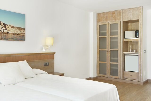 Imagen de la habitación del Hotel Iberostar Waves Club Cala Barca. Foto 10