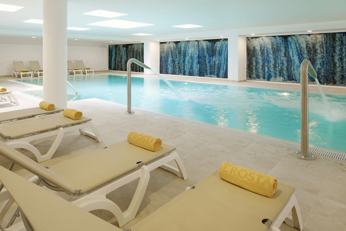 Imagen de la piscina del Hotel Iberostar Waves Cristina. Foto 14
