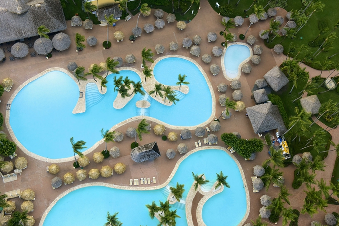 Imagen de la piscina del Hotel Iberostar Waves Dominicana - All Inclusive. Foto 16
